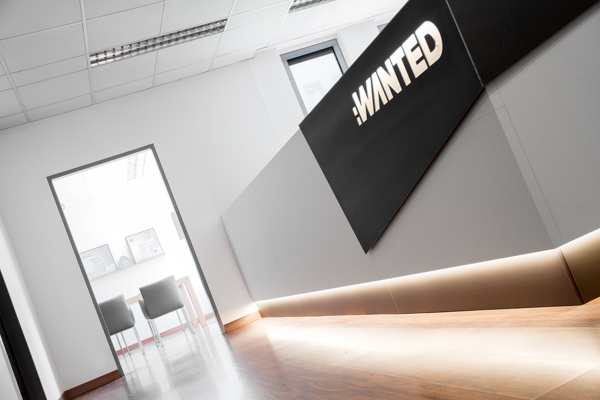 :WANTED Werbeagentur GmbH - Eingangsbereich Büro :WANTED mit Pult