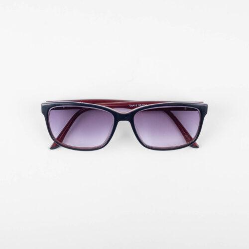 Bild vergrößern - Was bei Michaelas Touren durch die Natur, ob sommers oder winters, nicht fehlen darf: Die stylische Sonnenbrille. Was bei Michaelas Touren durch die Natur, ob sommers oder winters, nicht fehlen darf: Die stylische Sonnenbrille.