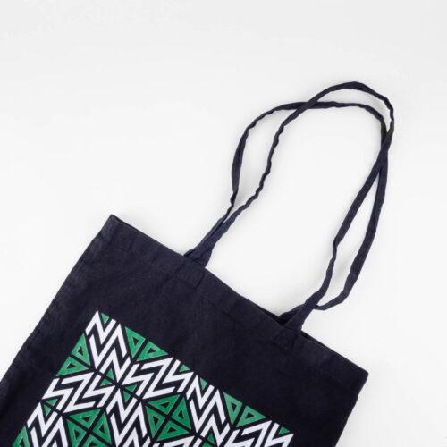 Bild vergrößern - Unverzichtbar sind für Nina auch Stoffbeutel. Merch von Freunden, von der Schwägerin geplottet oder selbst designt – Beutel kann sie wirklich nie genug haben! Unverzichtbar sind für Nina auch Stoffbeutel. Merch von Freunden, von der Schwägerin geplottet oder selbst designt – Beutel kann sie wirklich nie genug haben!
