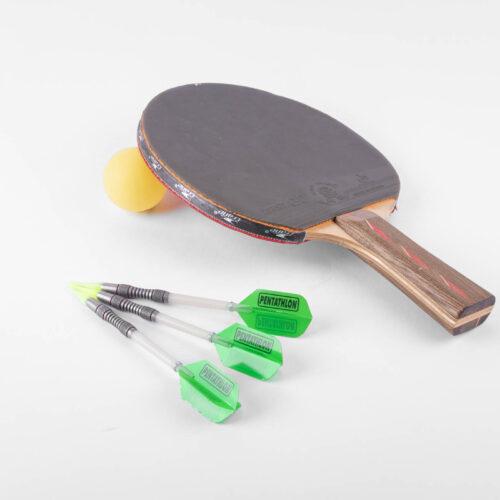 Bild vergrößern - Ob in der Agentur oder beim Tischtennis, Sabina spielt die Bälle routiniert. Und auch beim Dart kommt ihr ihre Zielstrebigkeit und Genauigkeit zugute. Ob in der Agentur oder beim Tischtennis, Sabina spielt die Bälle routiniert. Und auch beim Dart kommt ihr ihre Zielstrebigkeit und Genauigkeit zugute.