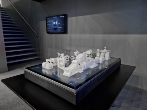 Interaktives analoges 3D Modell für Produkt- und Warenfluss Präsentation auf Messestand der Messe K