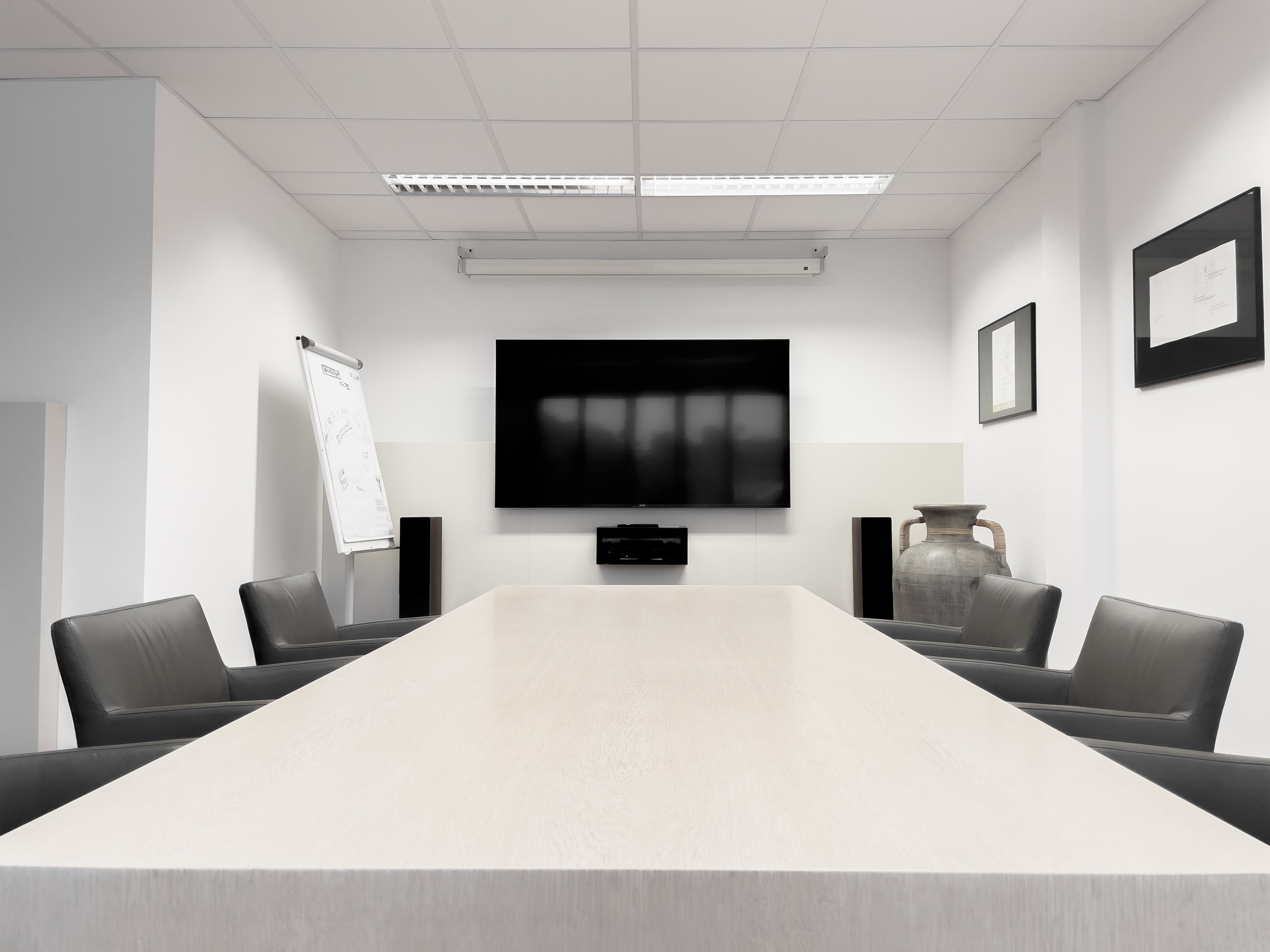 :WANTED Office - Besprechungsraum