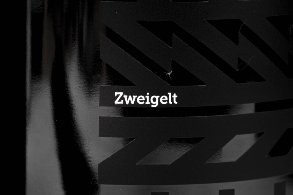 Verpackungsdesign Weinflasche. Edles Design und Druckveredelungen