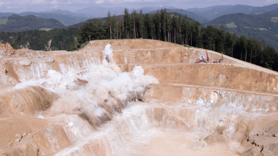 Explosion im Steinbruch Peggau