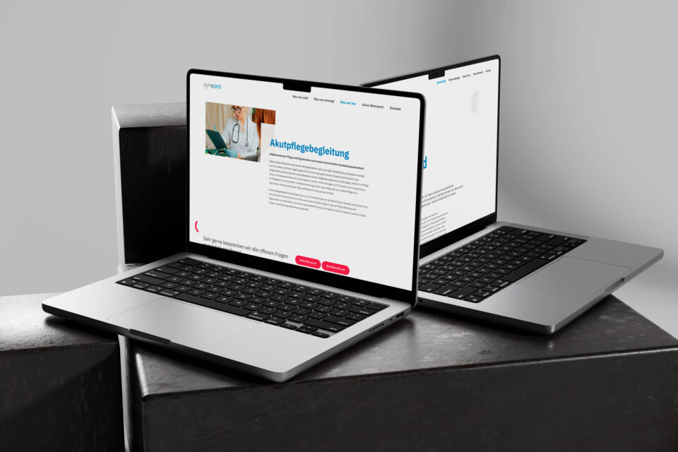 Laptops mit Unterseiten von Syncare Website