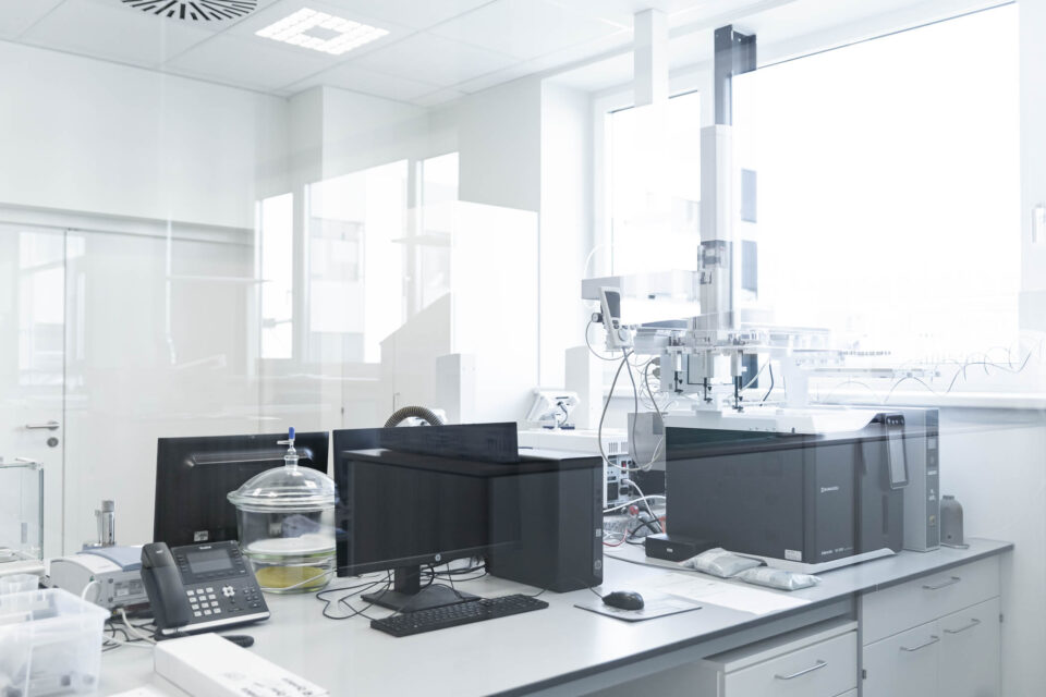 Laboraufnahme mit moderner technischer Ausstattung