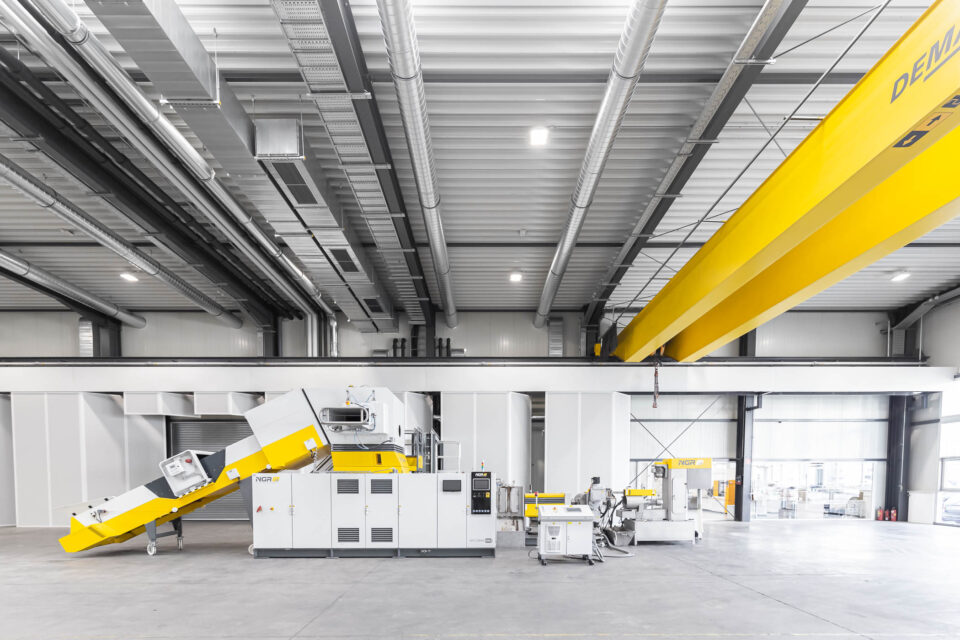 Großflächiges Testcenter mit Recyclinganlagen