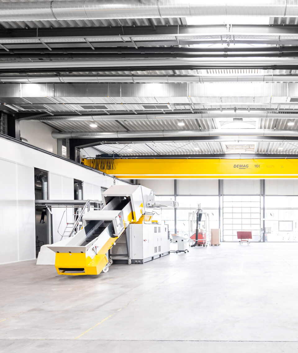 Ausschnitt großflächiges Testcenter mit Recyclinganlagen